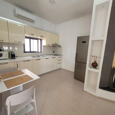 An Apartment With Fireplace Tiran Dış mekan fotoğraf