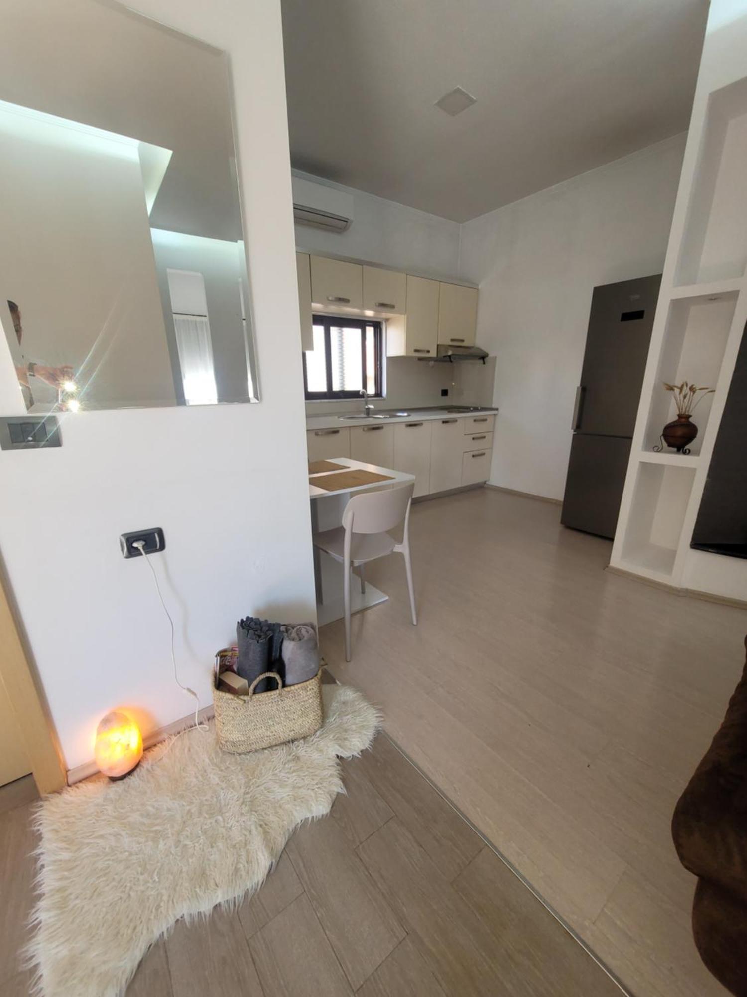 An Apartment With Fireplace Tiran Dış mekan fotoğraf